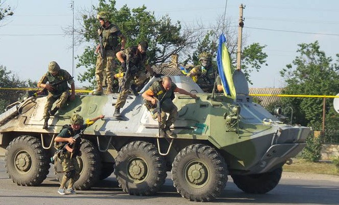 Bản tin 20H: Ukraine soạn thảo chiến lược tái hòa nhập Donbass Lực lượng binh sỹ Ukraine. Nguồn: AP.