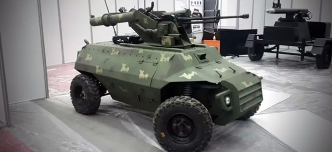 Kỹ sư Iraq chế robot sát thủ chống IS Xe chiến đấu không người lái Alrobot trưng bày trong một cuộc triển lãm quân sự tại Iraq vào đầu năm 2016. Ảnh: Defenseone.