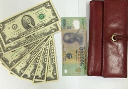 Trinh sát hóa trang bắt móc túi trên phố đi bộ Tang vật vụ trộm. Ảnh: ANTĐ.