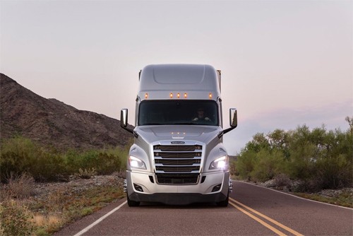 Freightliner Cascadia - xe tải siêu công nghệ Hiệu suất, kết nối và an toàn là những đặc điểm "định vị" của mẫu Freightliner Cascadia mới. Trong thông báo của hãng mẹ Daimler, sản phẩm chủ lực còn được đánh giá là một trong những mẫu xe tải lớn nhất sản xuất tại Bắc Mỹ.