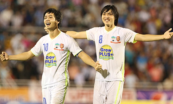 Công Phượng, Tuấn Anh nhiều khả năng trở về đá V-League Không được trọng dụng ở Nhật Bản, Công Phượng và Tuấn Anh nhiều khả năng sẽ sớm trở lại thi đấu ở V-League. Ảnh: Đức Đồng.