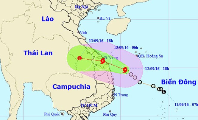 Bão giật cấp 11 đang tiến vào vùng biển Quảng Nam-Bình Định Vị trí và dự báo đường đi của cơn bão số 4. Nguồn: Trung tâm Dự báo Khí tượng Thủy văn Trung ương.