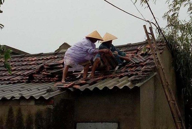 Nghệ An: Dông lốc làm hàng chục ngôi nhà bị tốc mái Nghệ An: Dông lốc làm hàng chục ngôi nhà bị tốc mái