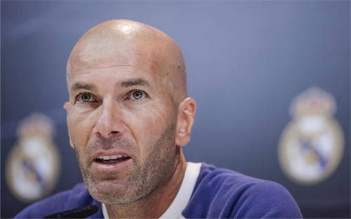 Zidane nổi giận trong phòng thay đồ của Real Zidane muốn học trò duy trì sự ổn định và phong độ cao trong giai đoạn đầu mùa giải. Ảnh: Reuters.