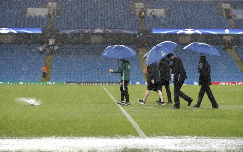 Trận ra quân của Man City tại Champions League bị hoãn Sân Etihad ngập nước,không thểv thi đấu. Ảnh: Reuters.