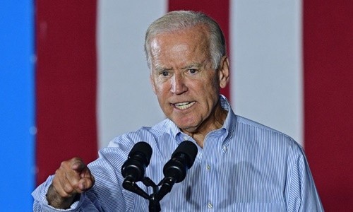Phó tổng thống Mỹ thách thức Donald Trump cùng chạy bộ Phó tổng thống Mỹ Joe Biden. Ảnh: AP.