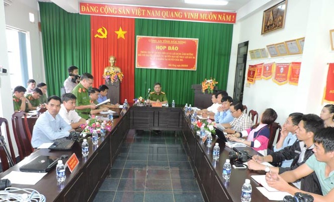 Ông Trần Minh Lợi bị đề nghị truy tố tội đưa hối lộ Toàn cảnh buổi họp báo.