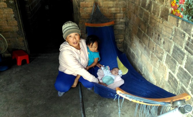 Không mời luật sư dự buổi lấy lời khai sản phụ Bà Tuyết và đứa con mới sinh được 1 tháng.