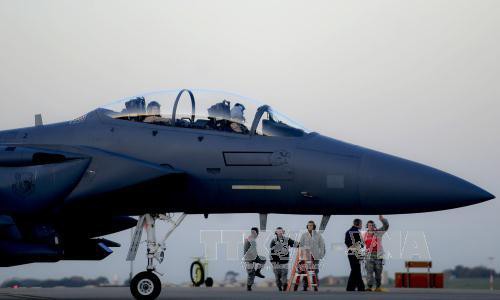Mỹ “bật đèn xanh” thương vụ khí tài quân sự 7 tỷ USD Máy bay F-15 của Mỹ sẽ xuất hiện tại Qatar. Ảnh: AFP/TTXVN.