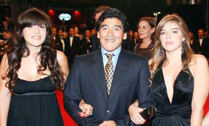 'Cậu bé vàng' Maradona lên Facebook chửi… con 'Cậu bé vàng' Maradona lên Facebook chửi… con