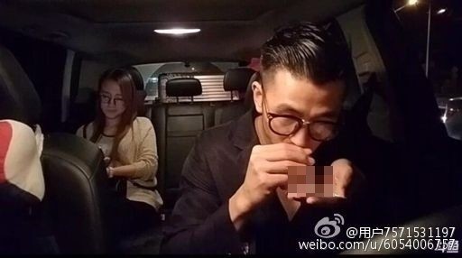 Bắt giữ MC quay trực tiếp cảnh dùng ma túy Clip trực tiếp miêu tả hành động sử dụng ma túy gây phẫn nộ. Ảnh: Sina.