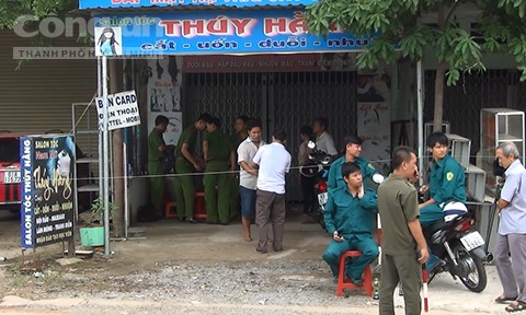 Vợ hãi hùng phát hiện chồng treo cổ trong tiệm cắt tóc Tiệm cắt tóc - nơi xảy ra vụ việc.