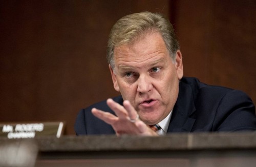 Chuyên gia tình báo từ chức trong ban chuyển giao quyền lực của Trump Ông Mike Rogers khi còn là thành viên quốc hội Mỹ. Ảnh: AP.