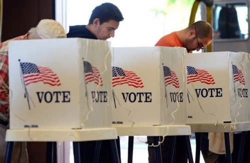 Bang Wisconsin sắp đếm lại phiếu bầu tổng thống Mỹ Cử tri Mỹ bỏ phiếu. Ảnh: Reuters.