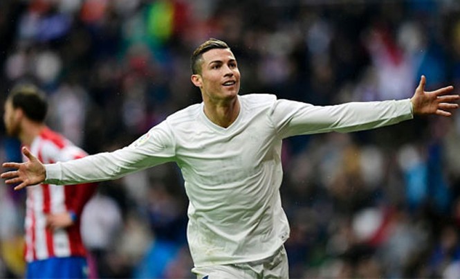 Ronaldo lập cú đúp, Real vượt trước bảy điểm so với Barca Ronaldo tỏa sáng đúng lúc trong màu áo Real. Ảnh: Reuters.