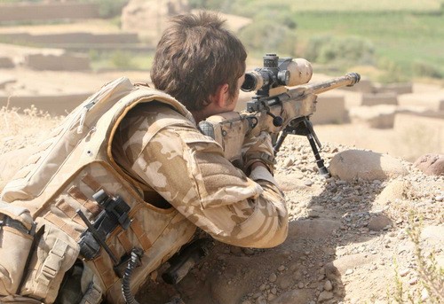 Đặc nhiệm Anh tìm diệt, không bắt sống thủ lĩnh IS Một lính bắn tỉa SAS tại Iraq. Ảnh: Alalam News.