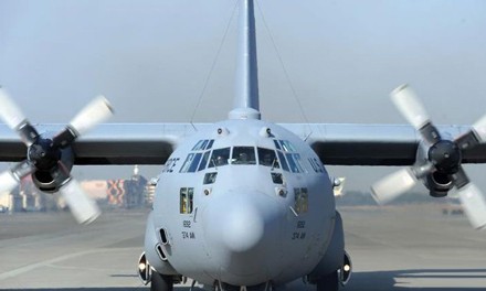 Mỹ phát triển tàu sân bay trên không chở máy bay không người lái Mỹ muốn biến máy bay vận tải cỡ lớn C-130 thành tàu sân bay trên không.