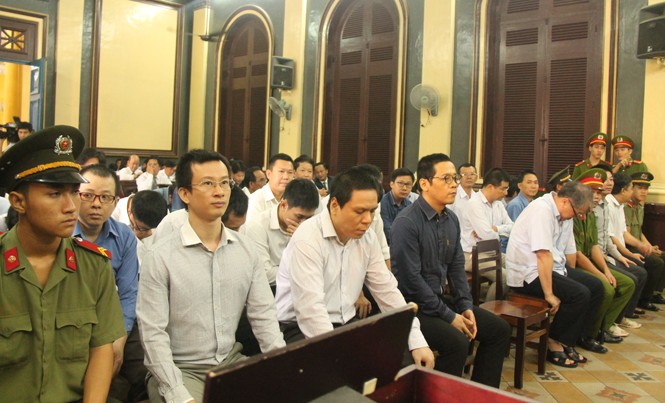 Xét xử ‘đại án’ 9.000 tỷ: Dẫn giải nguyên Chủ tịch Ngân hàng Đại Tín dự tòa Các bị cáo tại phiên tòa ‘đại án’ VNCB. Ảnh: Tân Châu.