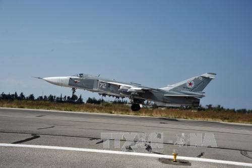 Radio thế giới 24h: Nga lên kế hoạch mở rộng các căn cứ ở Syria Máy bay chiến đấu Sukhoi Su-24M của Nga cất cánh từ sân bay quân sự Hmeymim, gần thành phố Latakia ngày 21/10. Ảnh: THX/TTXVN.
