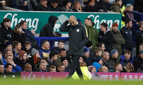 Guardiola ngầm thừa nhận Man City hết cơ hội vô địch Guardiola nhận thất bại nặng nề nhất trong sự nghiệp cầm quân ở các giải VĐQG mà ông từng làm việc. Ảnh: Reuters.