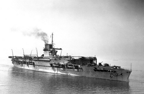 Trận chiến thảm họa của tàu sân bay Anh với thiết giáp hạm Đức Tàu sân bay HMS Glorious. Ảnh: WW2Today.