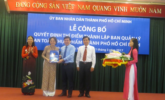 TPHCM ra mắt Ban Quản lý An toàn thực phẩm đầu tiên của cả nước BQL ATTP nhận công bố quyết định thành lập