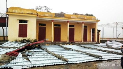 Lốc xoáy, mưa đá gây thiệt hại khoảng hơn 64 tỷ đồng Lốc xoáy, mưa đá gây thiệt hại khoảng hơn 64 tỷ đồng
