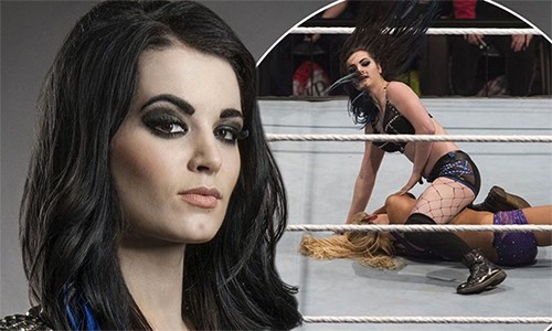 Nữ đô vật vô địch WWE dính bê bối băng sex Paige đang khổ sở vì những hình ảnh nhạy cảm bị phát tán từ điện thoại của cô.