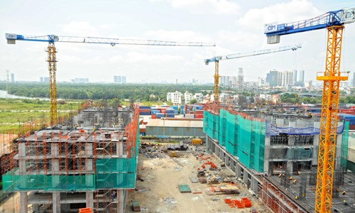 Nhà đầu tư gom cả sàn căn hộ tầng 13 vì giá rẻ Trong bối cảnh thị trường căn hộ ngày càng hướng đến nhu cầu ở thật, giới đầu tư đã dần vượt qua rào cản tâm lý mua nhà chung cư ở tầng 13. Ảnh: Vũ Lê.