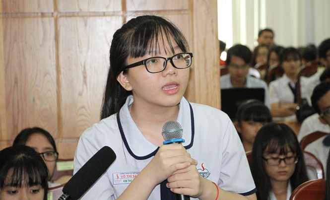 Học sinh dựng tóc gáy vì bị dọa... thả vào thùng xốp Học sinh TPHCM đang bày tỏ tâm tư, nguyện vọng với lãnh đạo Sở GD&ĐT TPHCM trong buổi đối thoại.