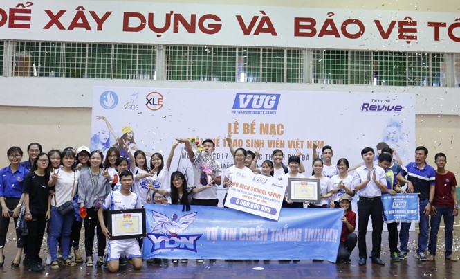 Đại học Duy Tân vô địch VUG 2017 khu vực TP Đà Nẵng Anh Nguyễn Minh Triết, Ủy viên Ban Thường vụ, Trưởng Ban Thanh niên Trường học T.Ư Đoàn, Phó Chủ tịch Thường trực T.Ư Hội Sinh viên Việt Nam, Trưởng Ban tổ chức Giải trao giải Nhất cho đội vô địch School Spirit, VUG 2017.