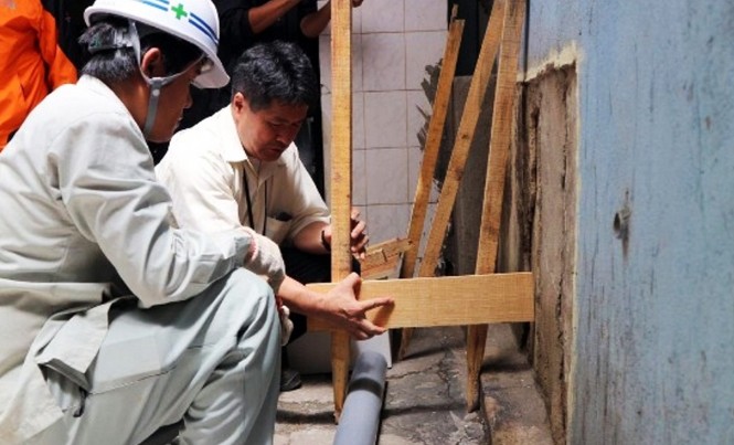 Giám sát 24/24 khu vực lún nứt đất ở trung tâm Đà Lạt Lắp đặt thiết bị quan trắc.