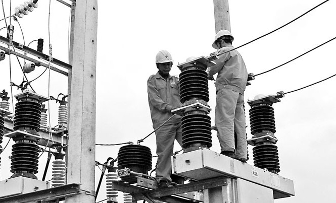 EVNNPC: Đảm bảo cấp điện cho người dân dịp nắng nóng Tổng công ty Điện lực miền Bắc đã thực hiện nhiều biện pháp để đảm bảo cấp điện cho người dân trong mùa nắng nóng.