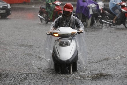 Hà Nội mưa giông kéo dài suốt 3 ngày Ảnh: Như Ý.