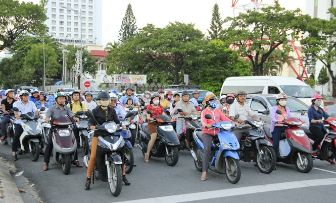 Đà Nẵng: Xây tuyến đi bộ, hạn chế phương tiện cá nhân Phương tiện cá nhân tăng, gây áp lực giao thông ở trung tâm thành phố Đà Nẵng.