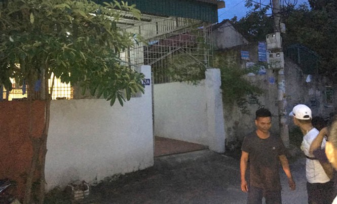 Bản tin 8H: Mâu thuẫn vợ chồng, người đàn ông ôm mìn tự sát Ngôi nhà xảy ra vụ nổ mìn tự chế tự sát. Ảnh CTTĐT Uông Bí.