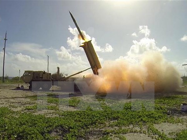 Bản tin 20H: Triều Tiên vừa phóng tên lửa, Mỹ tuyên bố thử thành công THAAD Hệ thống THAAD trong cuộc thử nghiệm tấn công, đánh chặn mục tiêu ở đảo Wake, Thái Bình Dương ngày 1/11/2015. Nguồn: AFP/TTXVN.