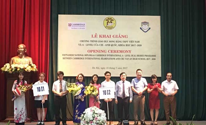 50 học sinh đầu tiên của Hà Nội học chương trình song bằng THPT 50 học sinh đầu tiên của Hà Nội học chương trình song bằng THPT