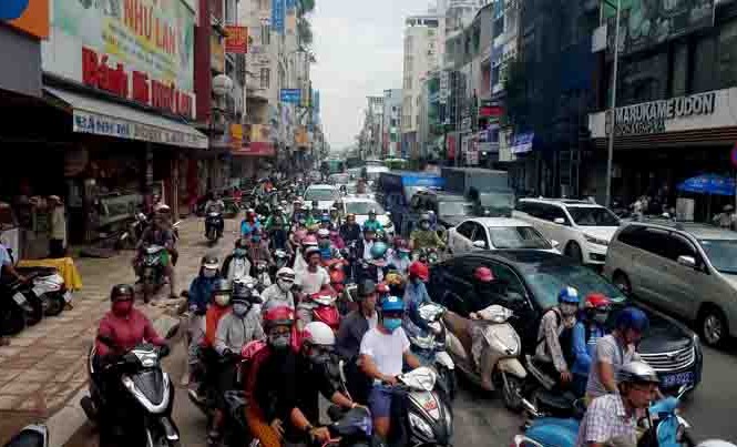 Tổ chức quốc tế hiến kế phát triển giao thông Việt Kẹt xe, TNGT đang là nỗi ám ảnh của người dân thành phố.