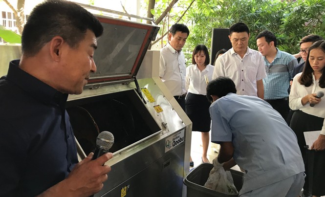 Xử lý rác thải hữu cơ thành phân bón bằng công nghệ Nhật Máy xử lý rác thải hữu cơ bằng vi khuẩn Qoobu.