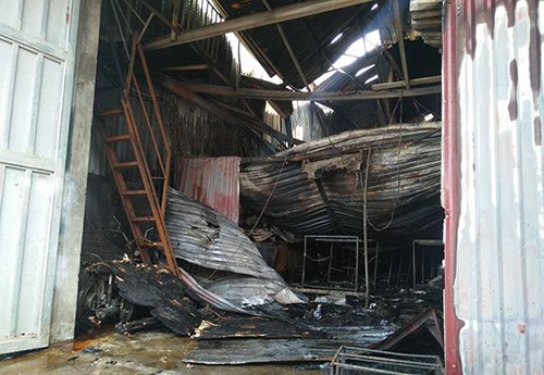 Bản tin 14H: Cháy nhà xưởng ở Hà Nội, nhiều người đang mắc kẹt Hiện trường vụ nổ.
