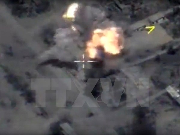 Bản tin 20H: Nga phóng tên lửa phá hủy nhiều mục tiêu IS tại Syria Cuộc không kích do Hải quân Nga thực hiện từ Địa Trung Hải nhằm vào các mục tiêu của IS ở Syria ngày 31/5. Nguồn: EPA/TTXVN.