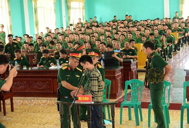 Đào ngũ, lĩnh 20 tháng tù Bị cáo Quân ra tòa vì trốn tránh nghĩa vụ quân sự. Ảnh: QĐ.