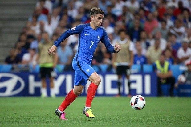 MU chi 100 triệu bảng, để dành áo số 7 cho Griezmann MU quyết chiêu mộ Griezmann vào mùa Hè năm sau.