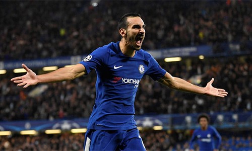 Conte nức nở khen 'Costa mới' của Chelsea Zappacosta đánh dấu ngày ra mắt cùng Chelsea ở Champions League bằng một bàn thắng đẹp. Ảnh: Reuters.