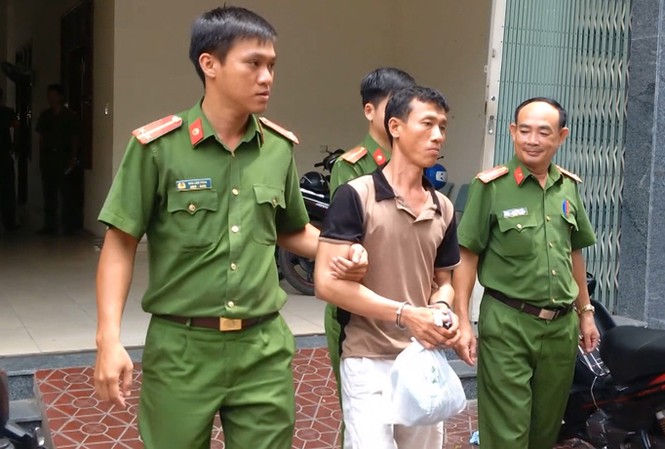 'Yêu râu xanh' giở trò đồi bại với bé 4 tuổi ở bệnh viện Đối tượng Nguyễn Văn Thảo bị lực lượng công an bắt giữ.