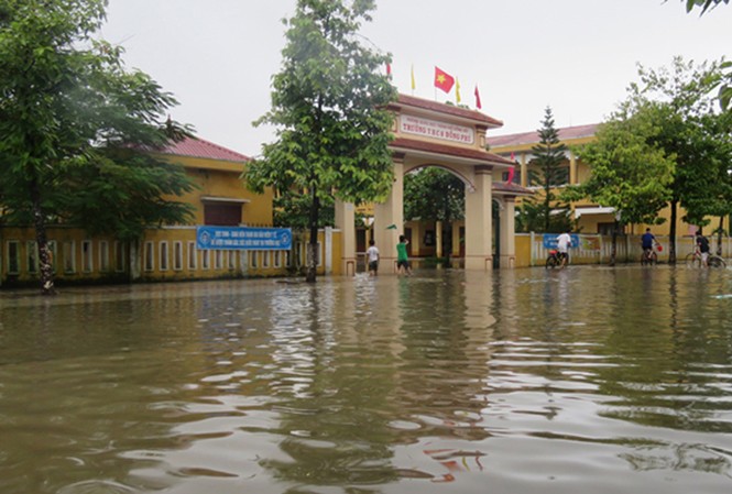 Quảng Bình: Chủ động cho học sinh nghỉ học để phòng tránh bão số 10 Mùa mưa bão năm 2016 gây thiệt hại nặng cho ngành giáo dục Quảng Bình.