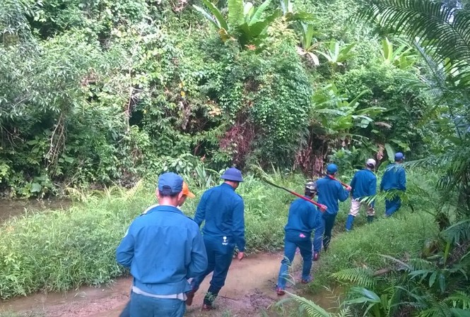 Người đàn ông mất tích bí ẩn nhiều ngày trong rừng sâu Lực lượng chức năng tại TT-Huế nỗ lực tìm kiếm nạn nhân mất tích giữa rừng sâu nhưng chưa có kết quả.