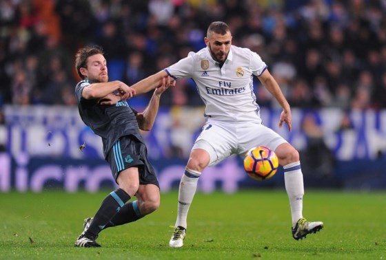 Real trói chân ngôi sao Benzema với điều khoản 1 tỷ euro Karim Benzema (phải) vẫn luôn là con át chủ bài của Real Madrid trên tuyến tấn công. Ảnh: Getty Image.