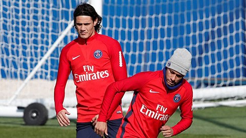Neymar tỏ thái độ 'lạnh lùng băng giá' với Cavani trên sân tập Neymar tỏ thái độ 'lạnh lùng băng giá' với Cavani trên sân tập